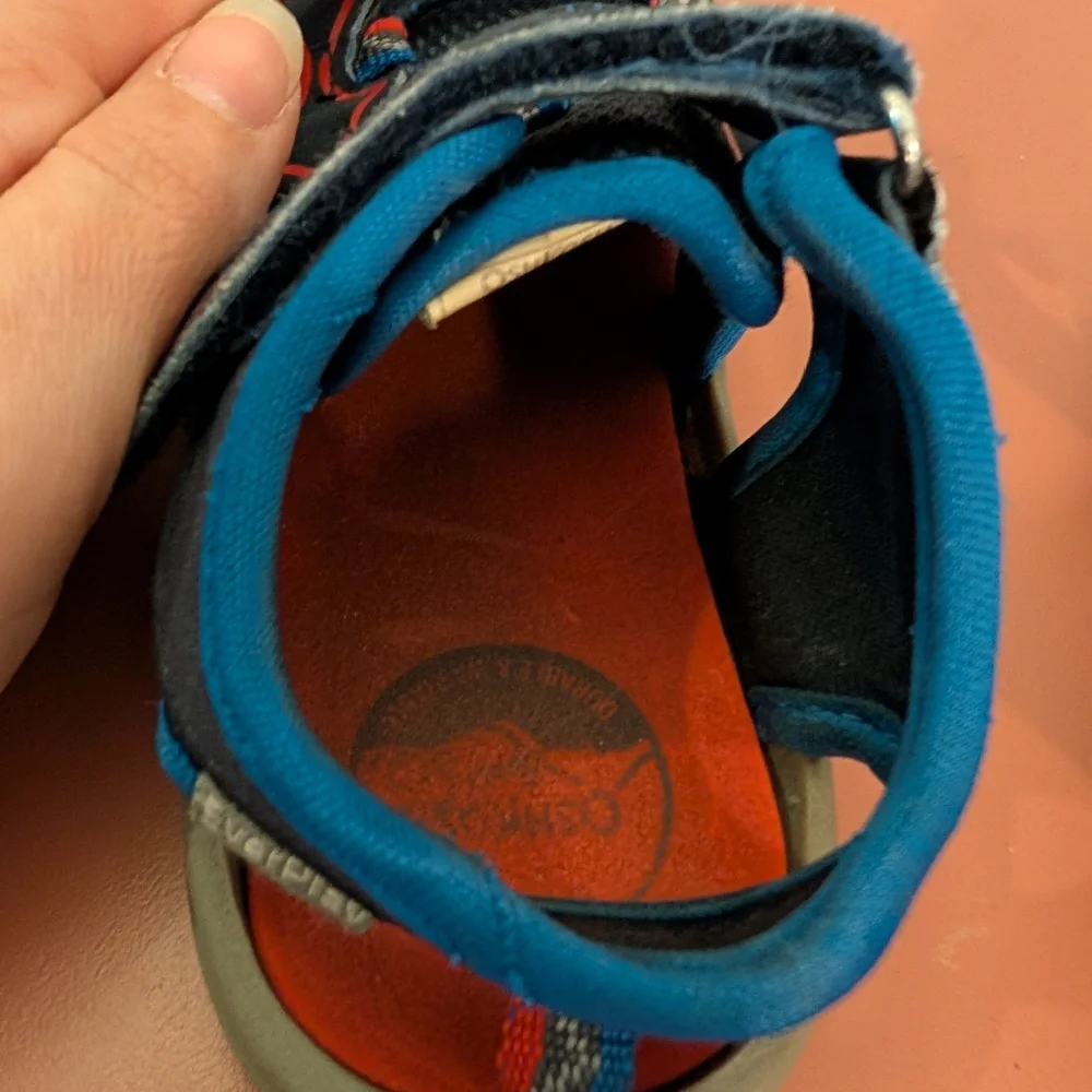 OshKosh B'Gosh Tempu Blue & Red Toddler Boy Sandals in Size 8M